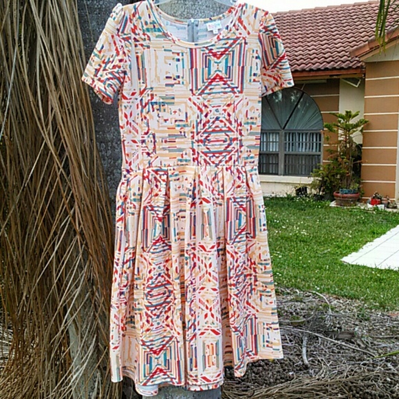 LuLaRoe Dresses & Skirts - Lularoe Amelia dress